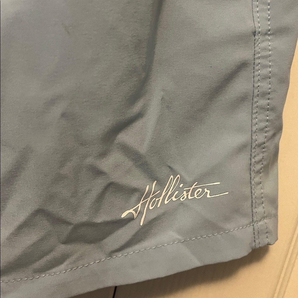 Hollister men’s swim trunks in powder blue! Size small. Like new!!5 inch inseam - Picture 4 of 4